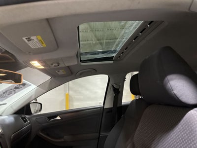 2012 Volkswagen Jetta 2.0L Base