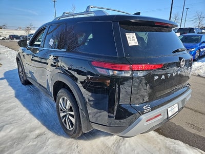 2022 Nissan Pathfinder SL