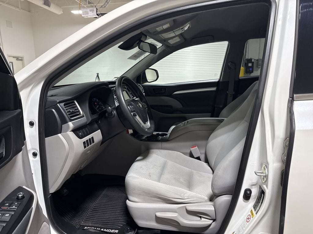 2019 Toyota Highlander LE