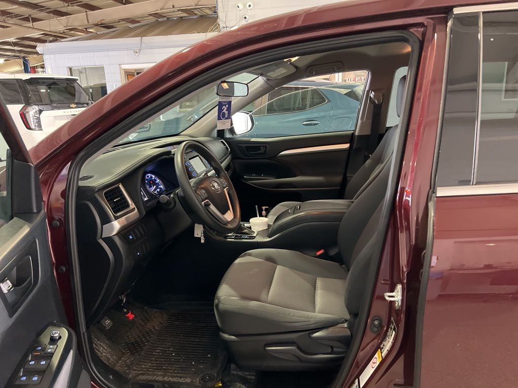 2019 Toyota Highlander LE