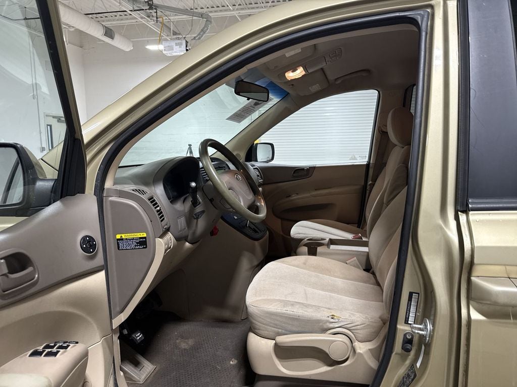 2010 Kia Sedona LX