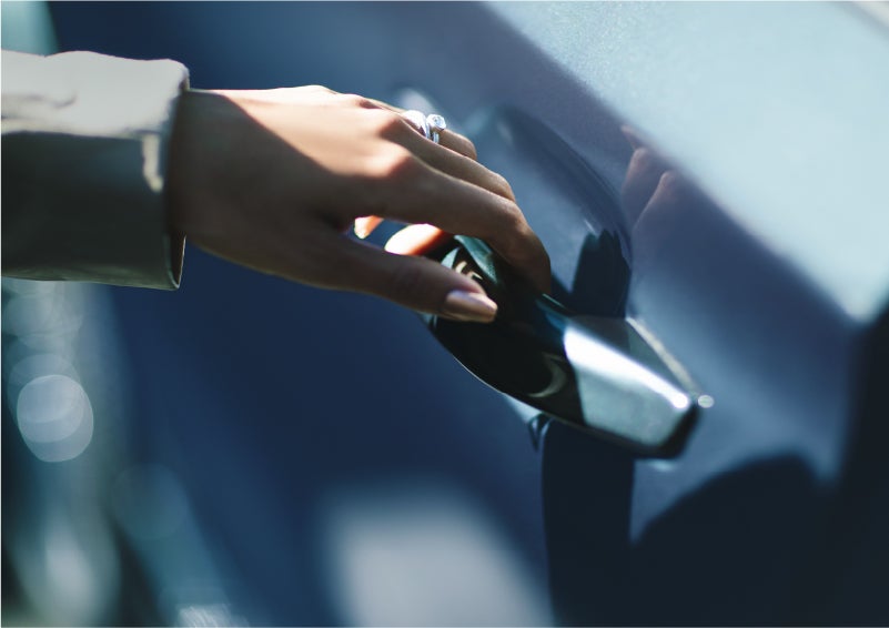 A hand gracefully grips the Light Touch Handle of a 2023 Lincoln Aviator® SUV to demonstrate its ease of use | Dan Cummins Lincoln in Nicholasville KY