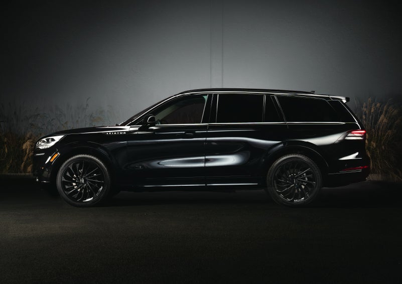 A 2024 Lincoln Aviator® SUV is shown in the Infinite Black exterior color | Dan Cummins Lincoln in Nicholasville KY