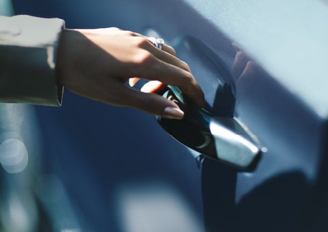 A hand gracefully grips the Light Touch Handle of a 2024 Lincoln Aviator® SUV to demonstrate its ease of use | Dan Cummins Lincoln in Nicholasville KY