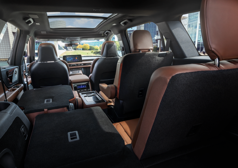 The interior of the 2025 Lincoln Aviator® SUV is shown with two seats folded down for added space. | Dan Cummins Lincoln in Nicholasville KY