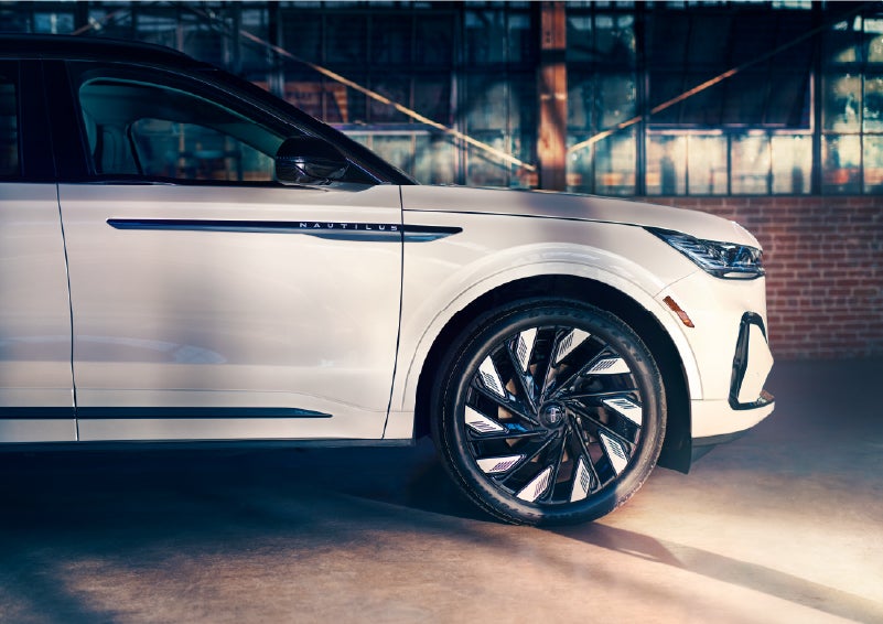 The wheels of the available Jet Appearance Package are highlighted. | Dan Cummins Lincoln in Nicholasville KY