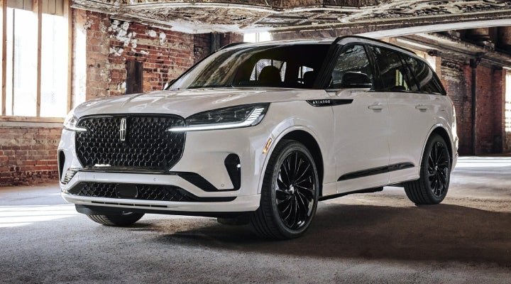 A 2026 Lincoln Aviator® SUV is shown with the available Jet Appearance Package. | Dan Cummins Lincoln in Nicholasville KY
