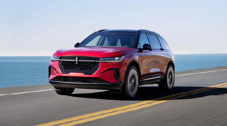 A 2026 Lincoln Nautilus® SUV is being driven on a seaside roadway. | Dan Cummins Lincoln in Nicholasville KY