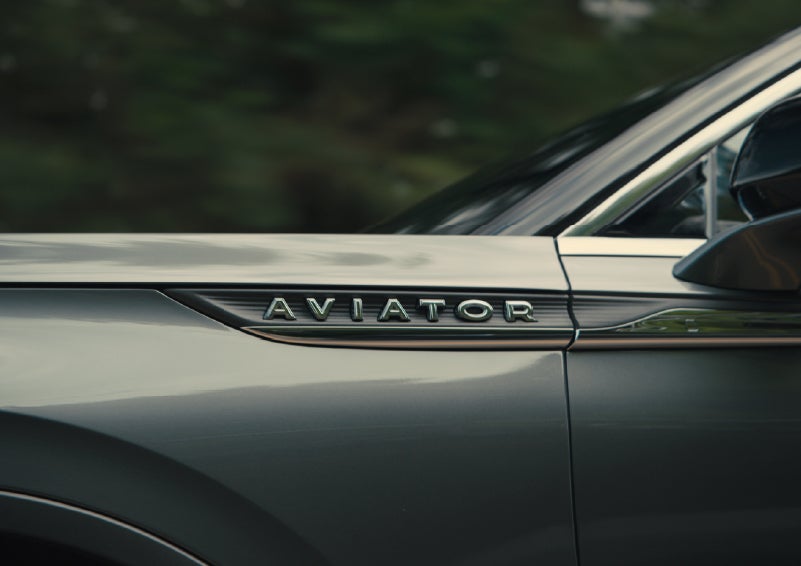 The driver’s side door and fender badging of a gray 2027 Lincoln Aviator® SUV are showcased. | Dan Cummins Lincoln in Nicholasville KY